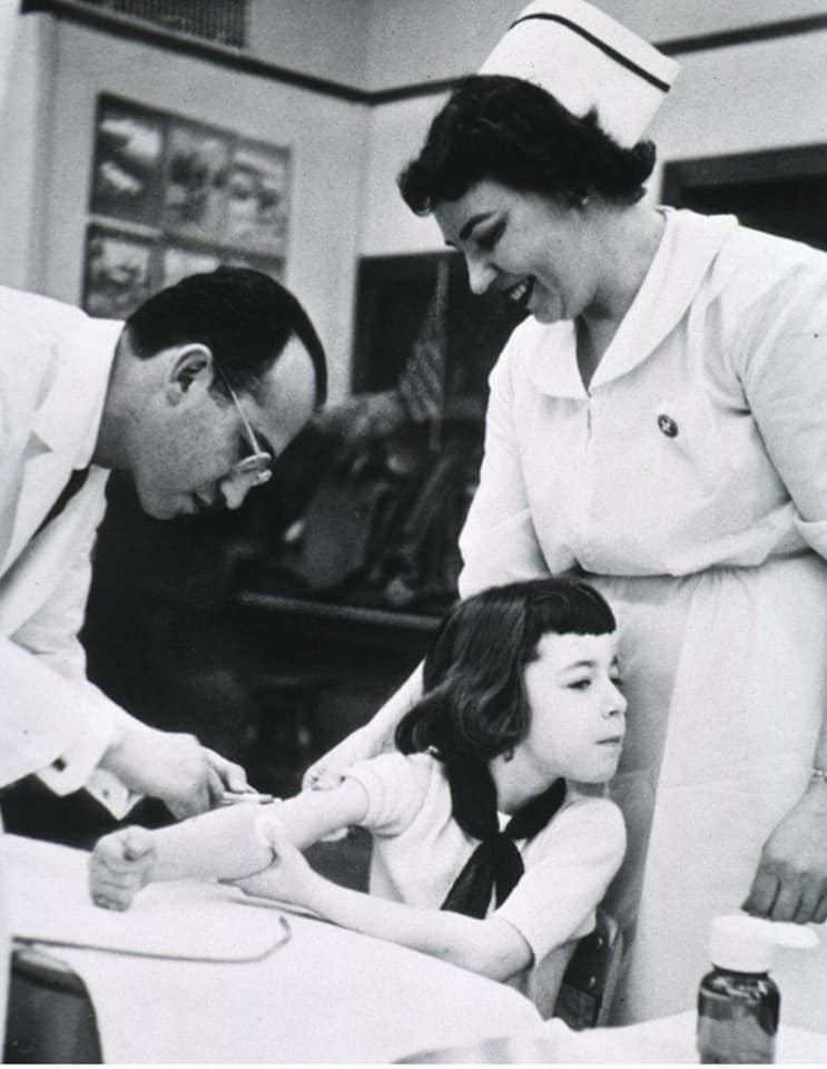 Më 12 prill të vitit 1955, u zbulua vaksina e poliomelitit nga virologu Jonas Salk
